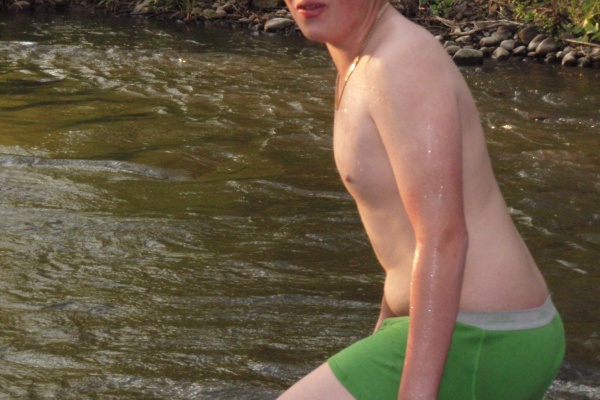 Zwemmen in een beek