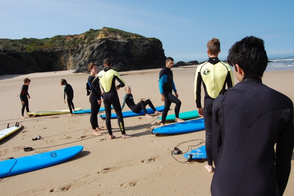Surflessen op het strand
